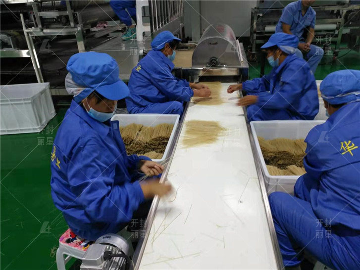 粉條生產(chǎn)線包含14個步驟 粉絲加工技術升級 粉條生產(chǎn)線包含14個步驟 粉絲加工技術升級