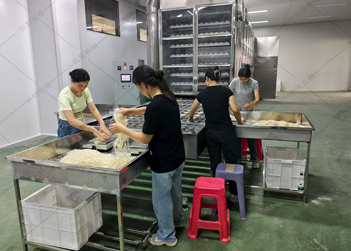 方便粉絲生產線試機現場.jpg